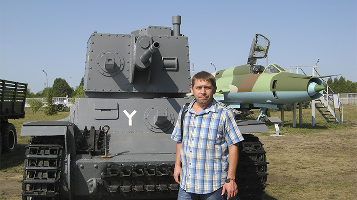Я на фоне чешского лёгкого танка PzKpfW 38(t).
