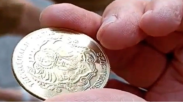 Показана отчеканенная монета Замка Гарибальди (реверс).