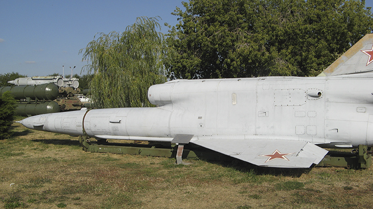 Большой беспилотный летательный аппарат Советской Армии в музее Тольятти.