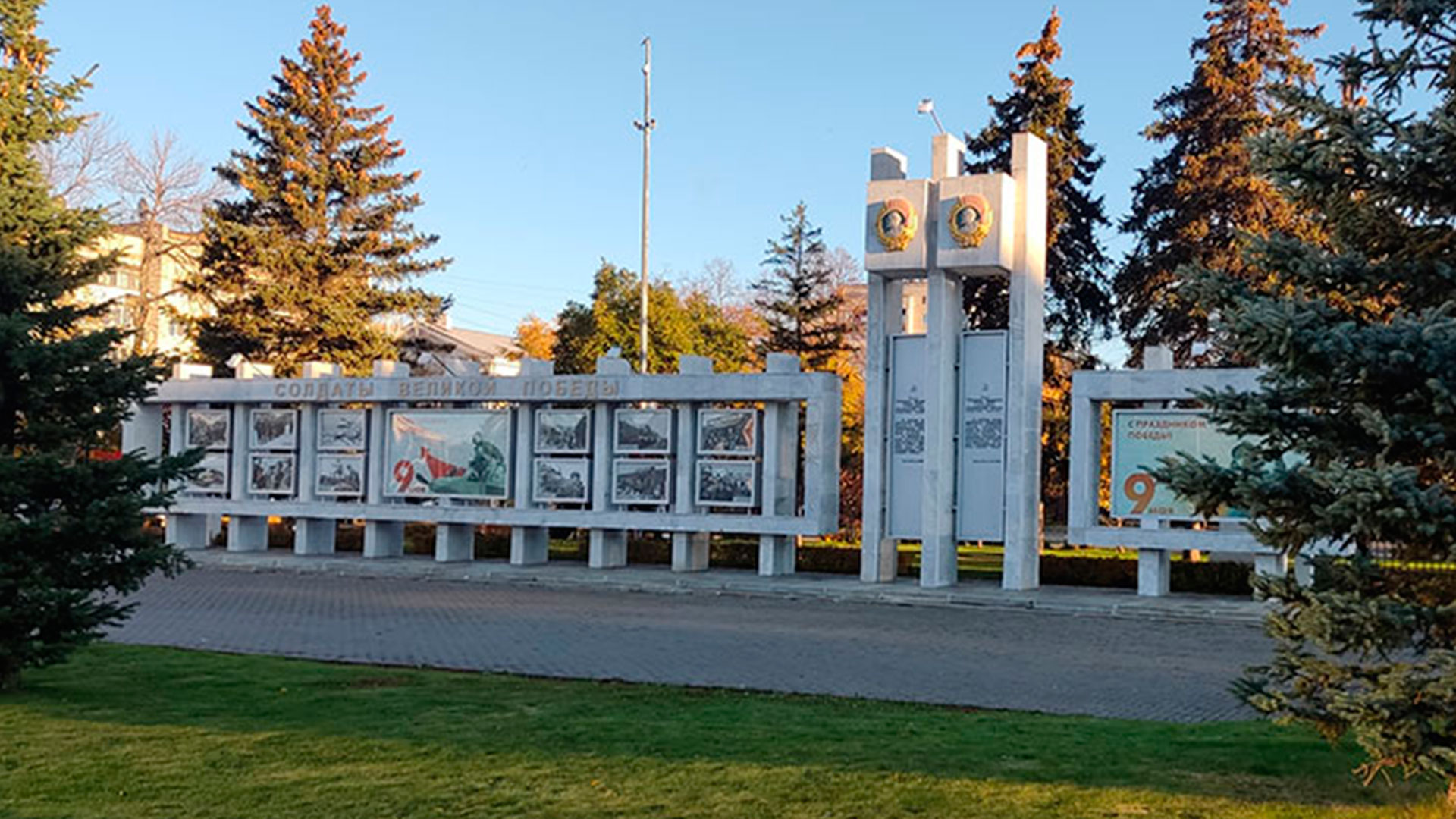 Показана стела Солдаты Великой Победы в Самаре на площади В.В. Куйбышева.