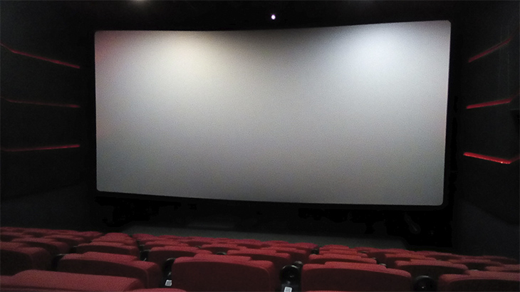Вид зала в кинотеатре «Mori Cinema».