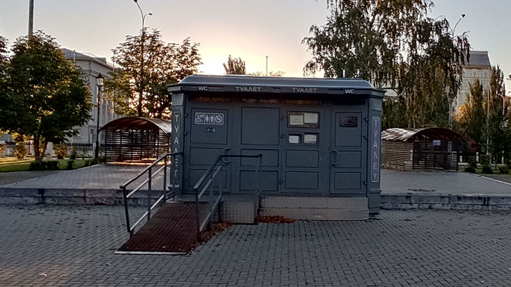 Показано расположение общественных туалетов на площади Куйбышева в Самаре. 