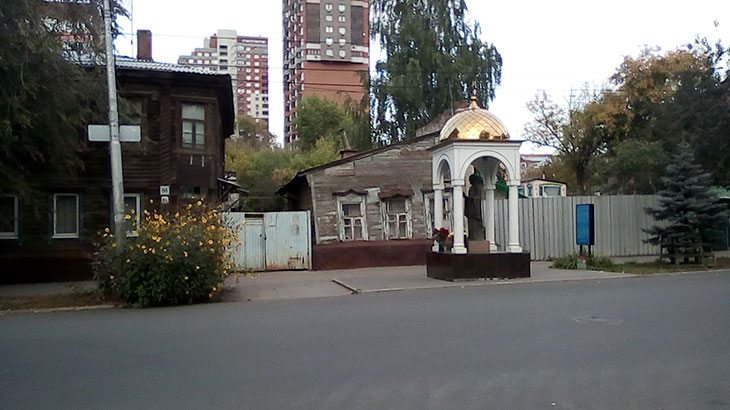 Фотография памятника Николаю Чудотворцу где "стояла" Зоя в Самаре.